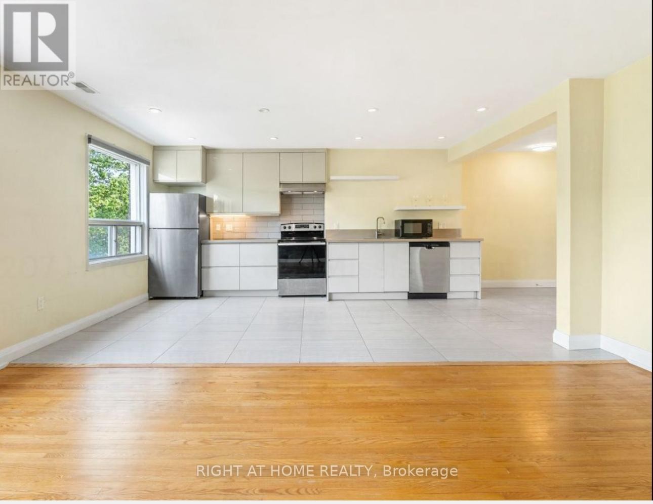 












B - 1207 HURONTARIO STREET

,
Mississauga (Mineola),




Ontario
L5G3H2

