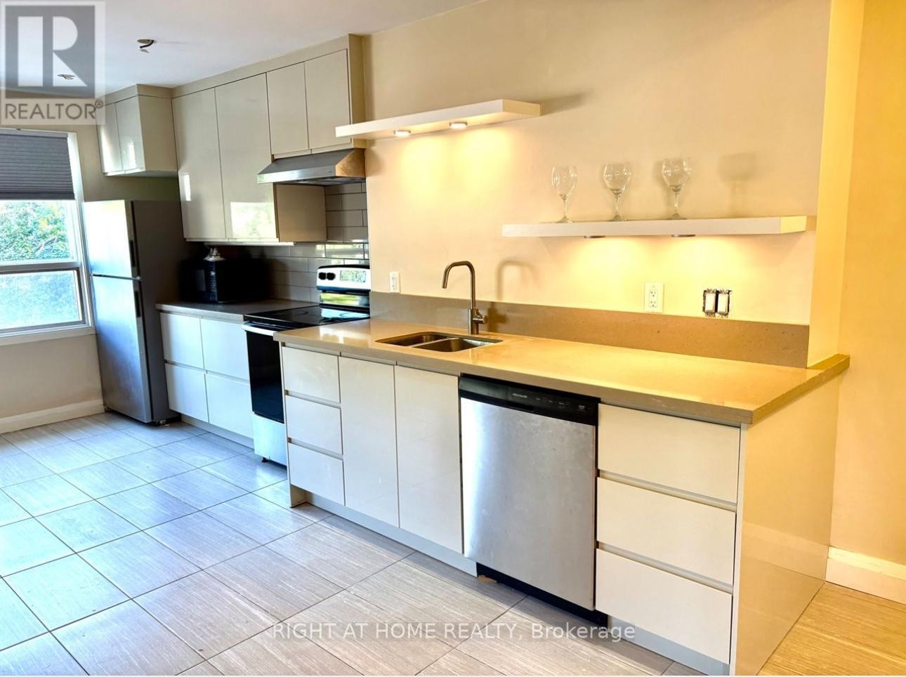 












B - 1207 HURONTARIO STREET

,
Mississauga (Mineola),




Ontario
L5G3H2

