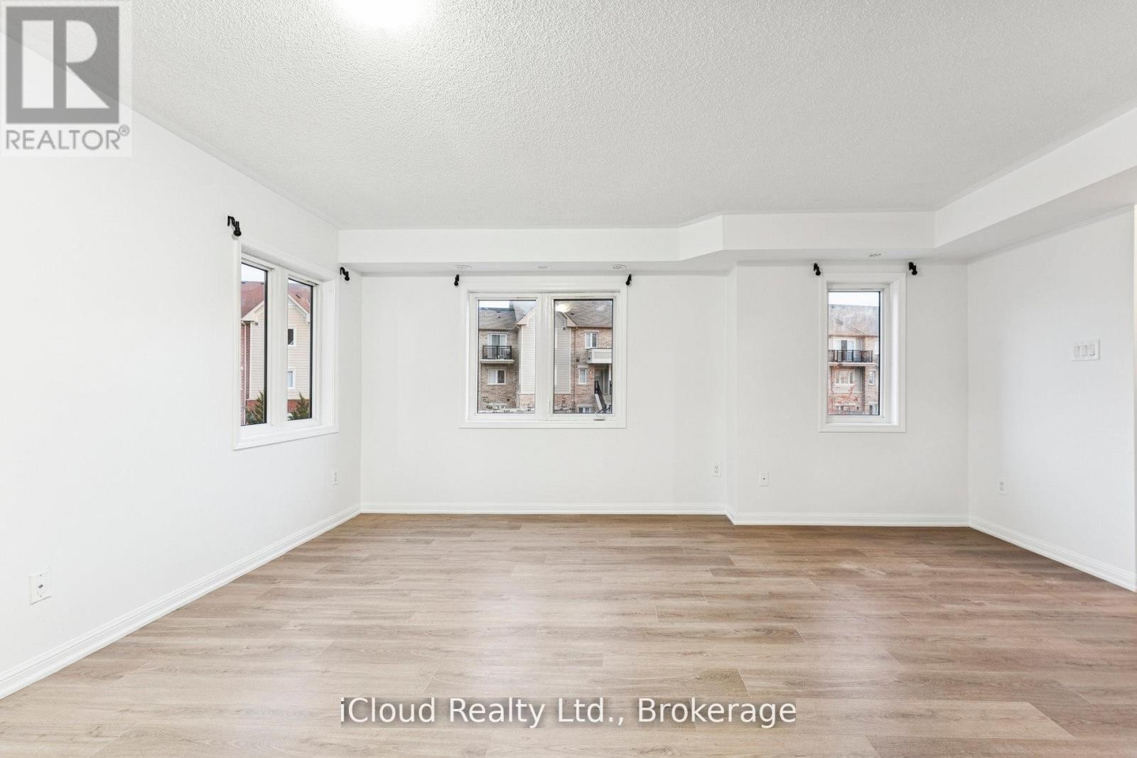 












193 - 250 SUNNY MEADOW BOULEVARD

,
Brampton (Sandringham-Wellington),




Ontario
L6R2Y7

