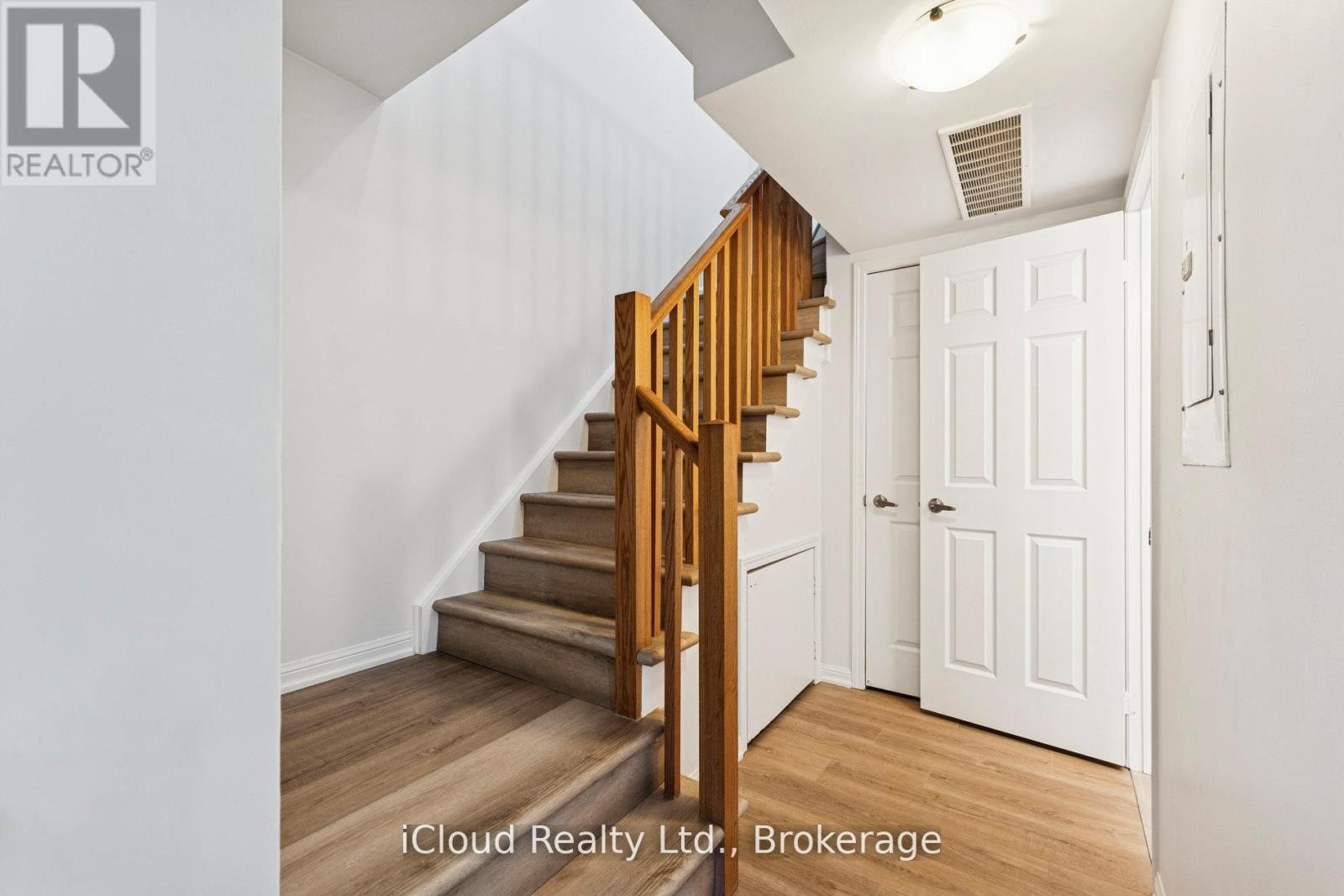 












193 - 250 SUNNY MEADOW BOULEVARD

,
Brampton (Sandringham-Wellington),




Ontario
L6R2Y7

