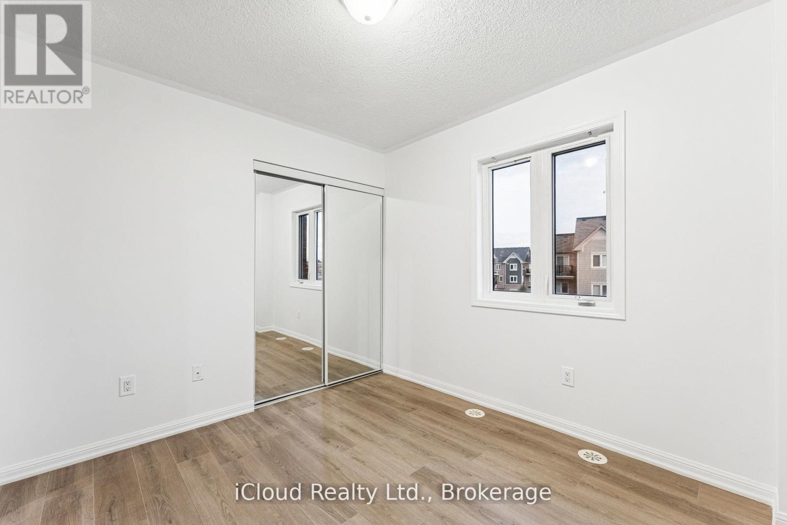 












193 - 250 SUNNY MEADOW BOULEVARD

,
Brampton (Sandringham-Wellington),




Ontario
L6R2Y7

