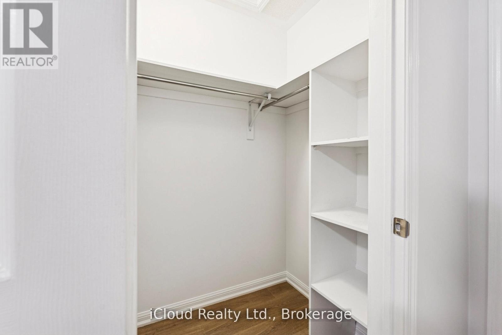 












193 - 250 SUNNY MEADOW BOULEVARD

,
Brampton (Sandringham-Wellington),




Ontario
L6R2Y7

