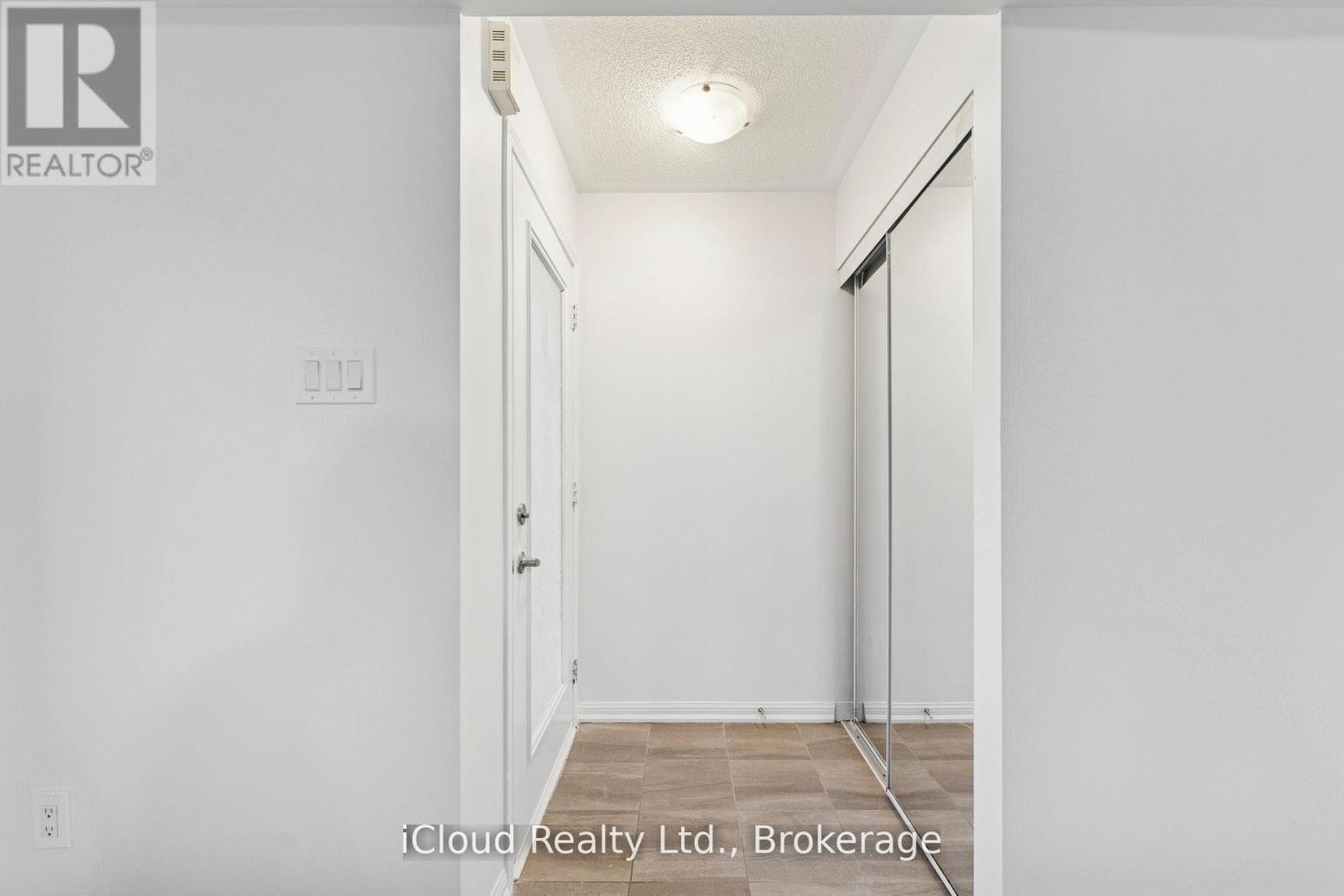 












193 - 250 SUNNY MEADOW BOULEVARD

,
Brampton (Sandringham-Wellington),




Ontario
L6R2Y7

