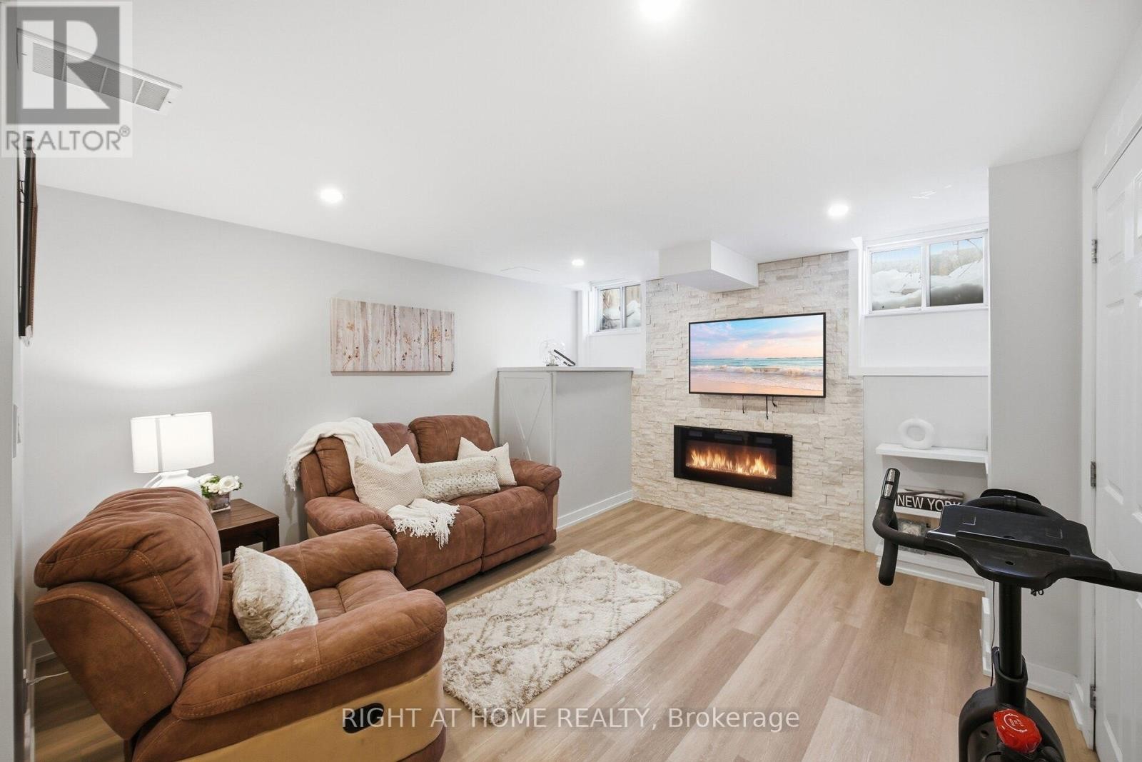 












1457 CLARK BOULEVARD

,
Milton (BE Beaty),




Ontario
L9T6M5

