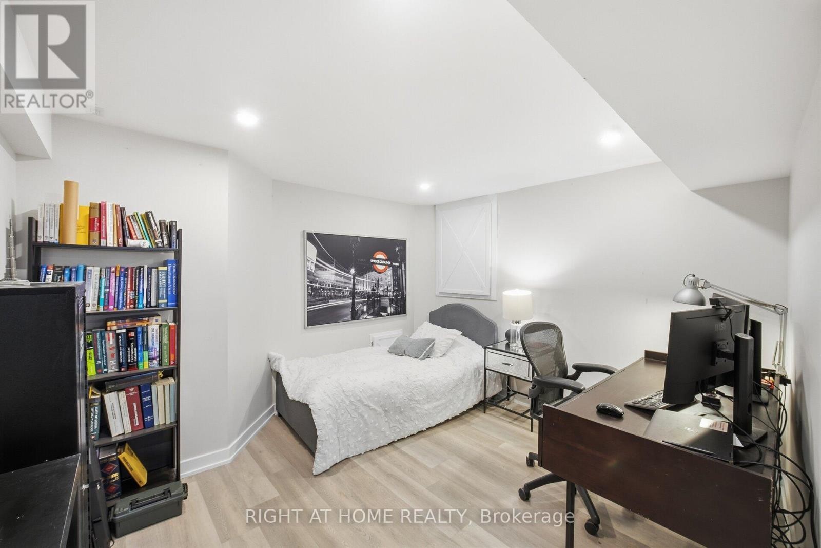 












1457 CLARK BOULEVARD

,
Milton (BE Beaty),




Ontario
L9T6M5

