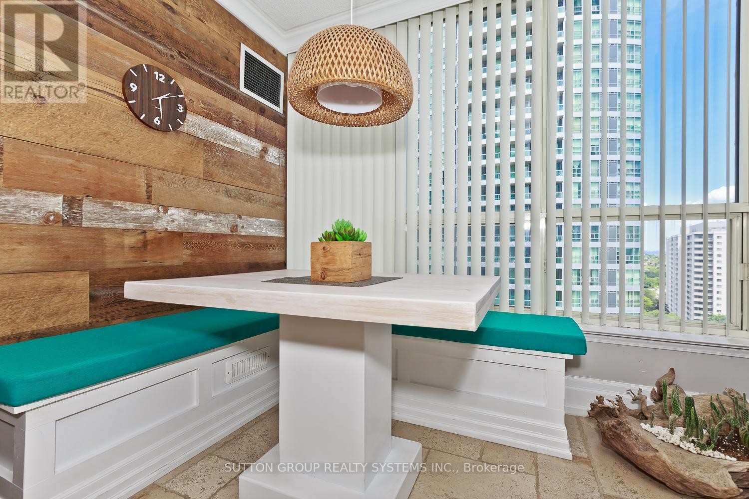 












1611 - 55 ELM DRIVE W

,
Mississauga (City Centre),




Ontario
L5B3Z3

