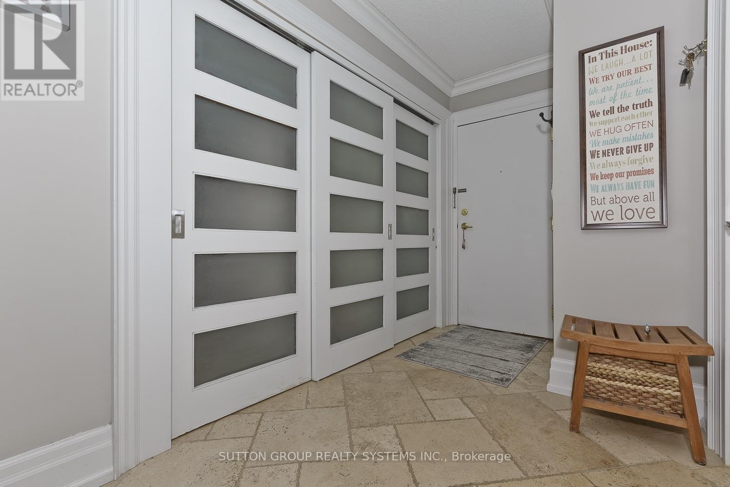 












1611 - 55 ELM DRIVE W

,
Mississauga (City Centre),




Ontario
L5B3Z3

