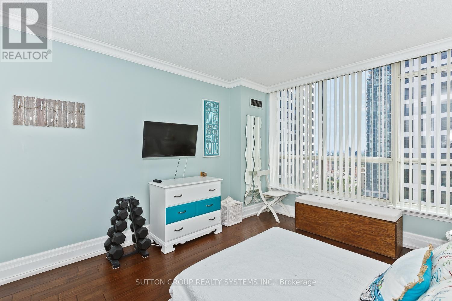 












1611 - 55 ELM DRIVE W

,
Mississauga (City Centre),




Ontario
L5B3Z3

