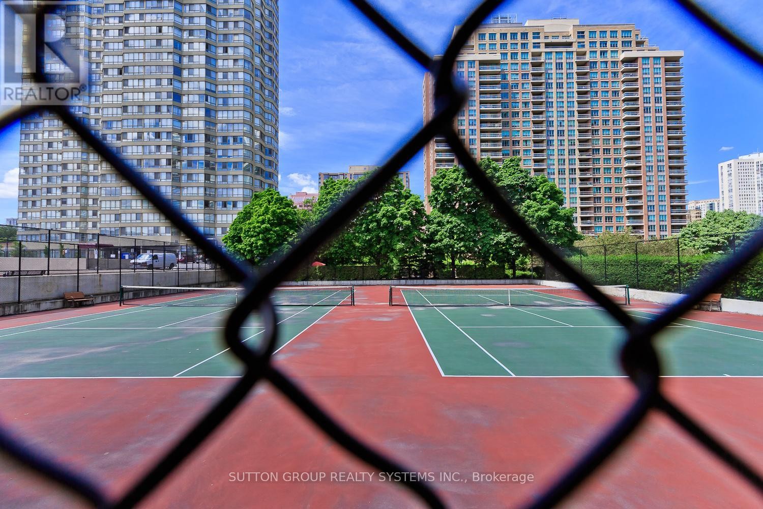 












1611 - 55 ELM DRIVE W

,
Mississauga (City Centre),




Ontario
L5B3Z3

