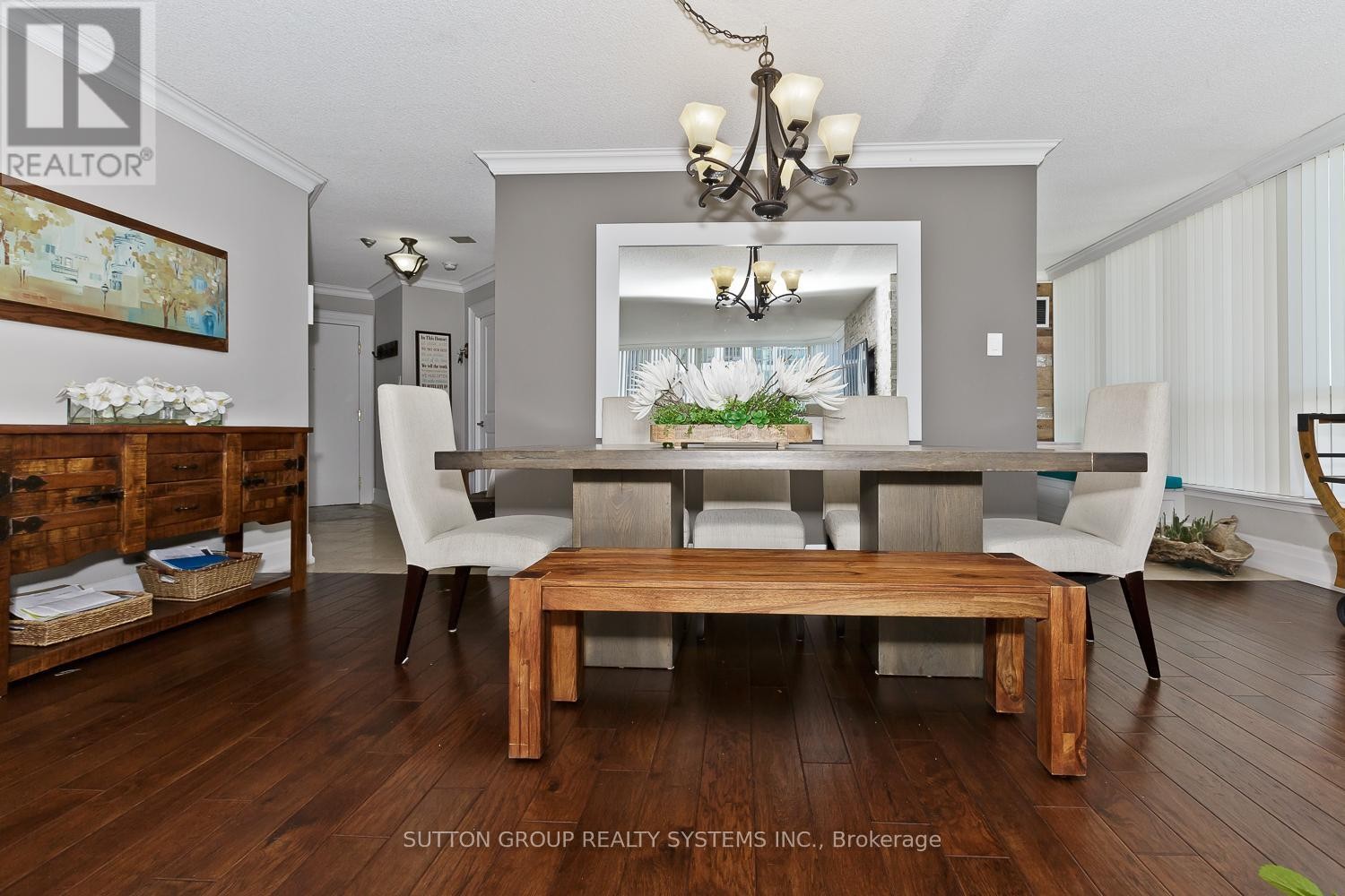 












1611 - 55 ELM DRIVE W

,
Mississauga (City Centre),




Ontario
L5B3Z3

