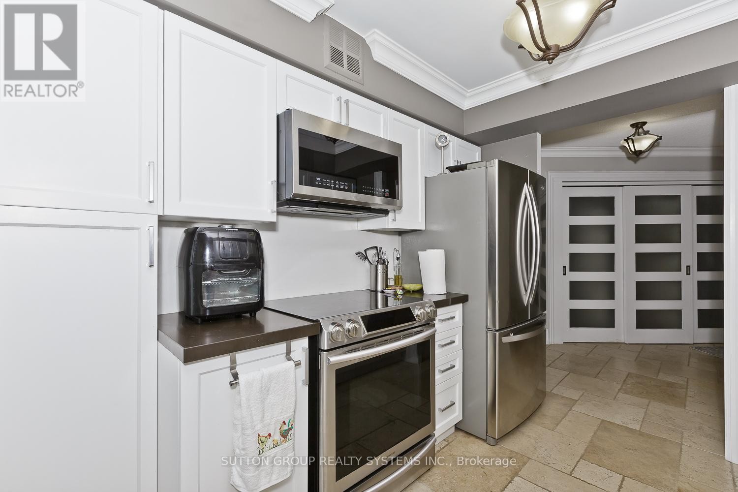 












1611 - 55 ELM DRIVE W

,
Mississauga (City Centre),




Ontario
L5B3Z3

