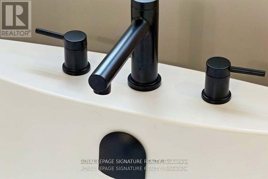 












1467 LAKEPORT CRESCENT

,
Oakville (JM Joshua Meadows),




Ontario
L6H3S1

