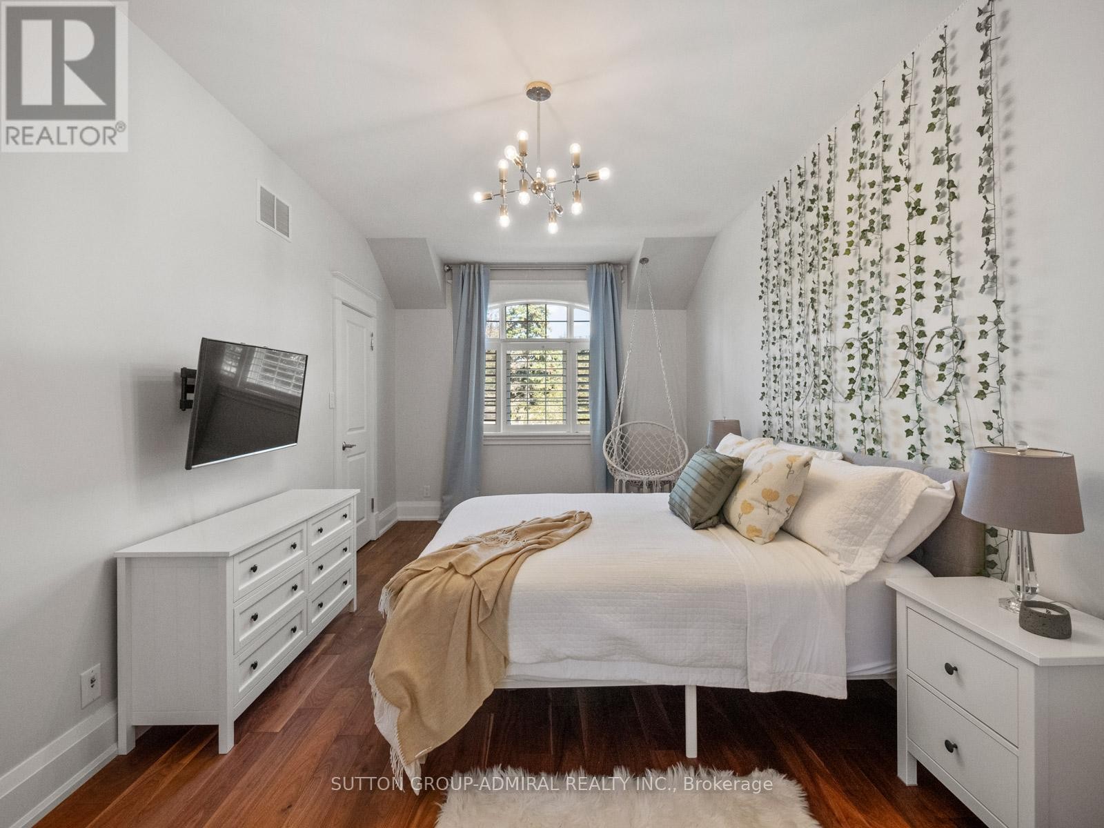 












26 PUCKERIDGE CRESCENT

,
Toronto (Eringate-Centennial-West Deane),




Ontario
M9B3A2

