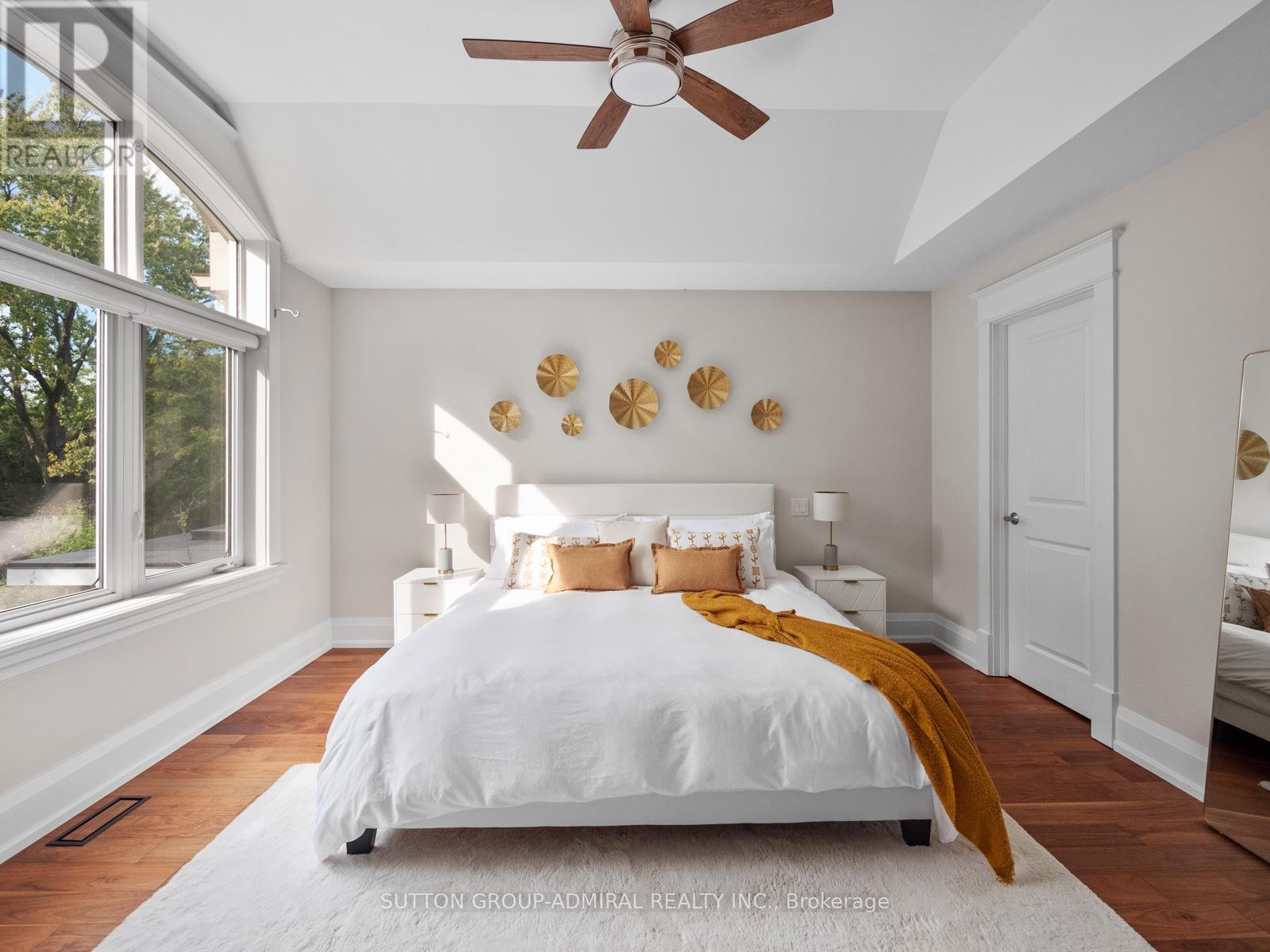 












26 PUCKERIDGE CRESCENT

,
Toronto (Eringate-Centennial-West Deane),




Ontario
M9B3A2

