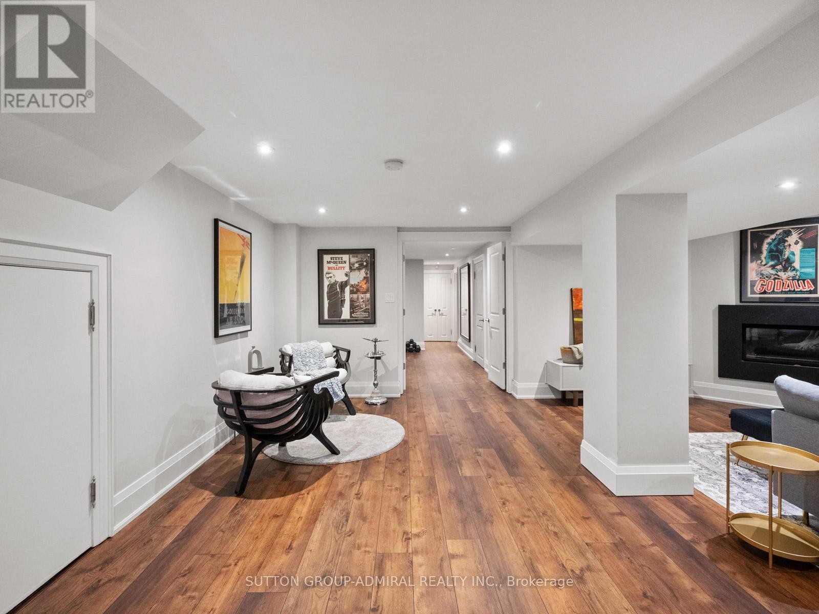 












26 PUCKERIDGE CRESCENT

,
Toronto (Eringate-Centennial-West Deane),




Ontario
M9B3A2

