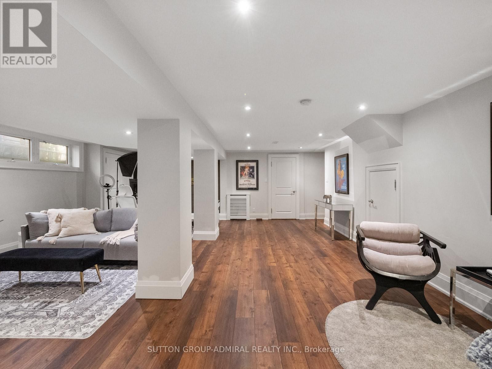 












26 PUCKERIDGE CRESCENT

,
Toronto (Eringate-Centennial-West Deane),




Ontario
M9B3A2

