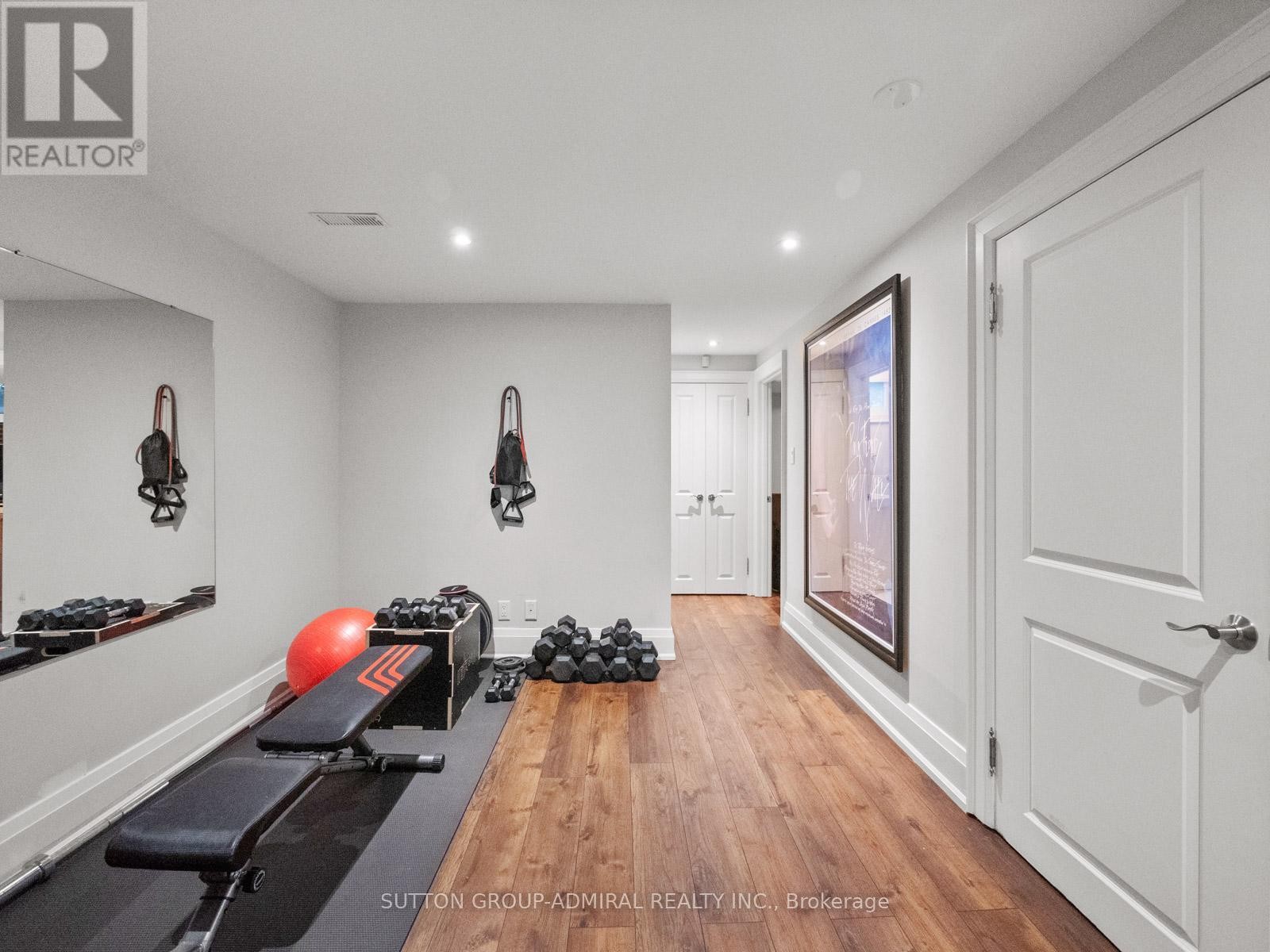 












26 PUCKERIDGE CRESCENT

,
Toronto (Eringate-Centennial-West Deane),




Ontario
M9B3A2

