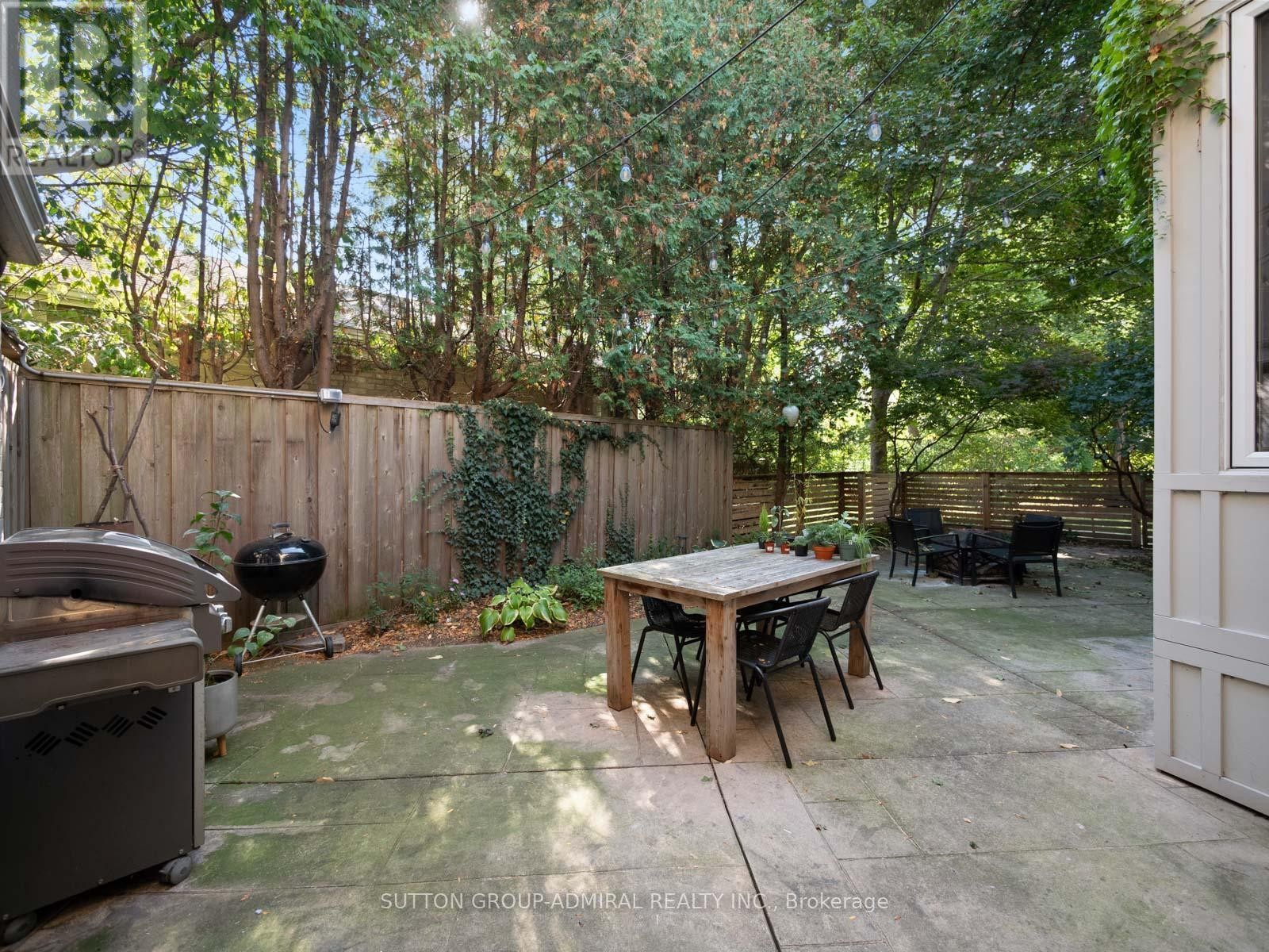 












26 PUCKERIDGE CRESCENT

,
Toronto (Eringate-Centennial-West Deane),




Ontario
M9B3A2

