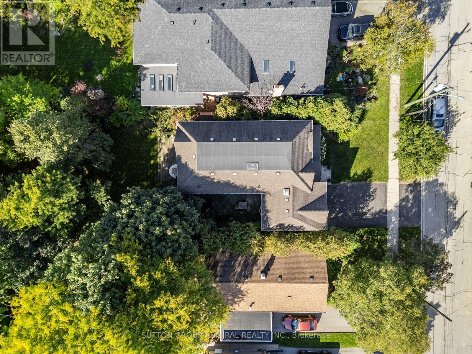 












26 PUCKERIDGE CRESCENT

,
Toronto (Eringate-Centennial-West Deane),




Ontario
M9B3A2

