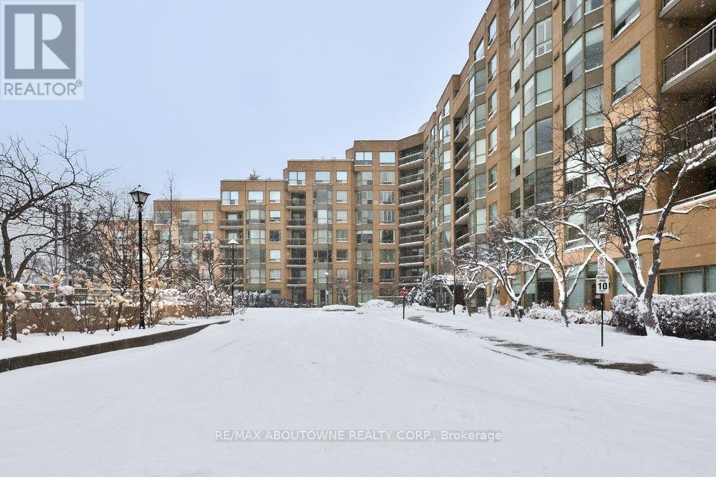 












801 - 2511 LAKESHORE ROAD W

,
Oakville (BR Bronte),




Ontario
L6L6L9

