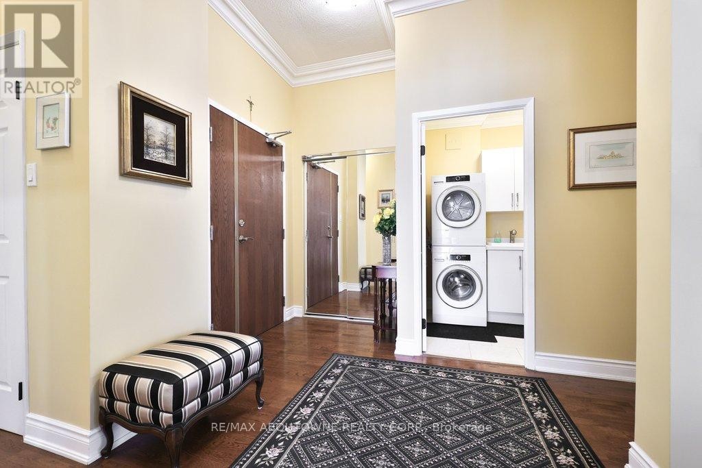 












801 - 2511 LAKESHORE ROAD W

,
Oakville (BR Bronte),




Ontario
L6L6L9


