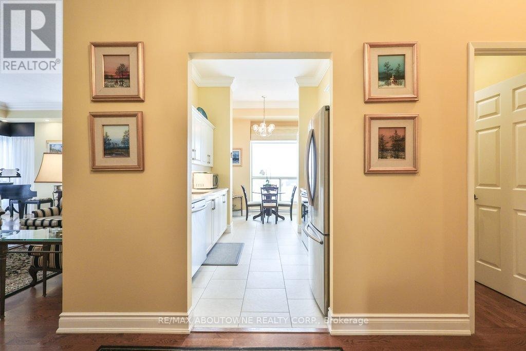 












801 - 2511 LAKESHORE ROAD W

,
Oakville (BR Bronte),




Ontario
L6L6L9

