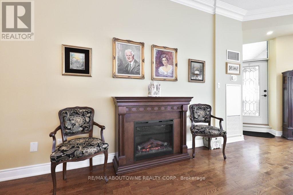












801 - 2511 LAKESHORE ROAD W

,
Oakville (BR Bronte),




Ontario
L6L6L9

