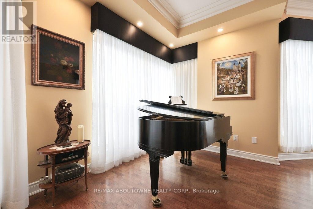 












801 - 2511 LAKESHORE ROAD W

,
Oakville (BR Bronte),




Ontario
L6L6L9

