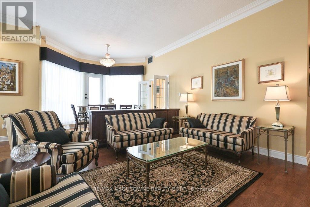 












801 - 2511 LAKESHORE ROAD W

,
Oakville (BR Bronte),




Ontario
L6L6L9

