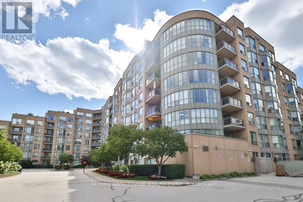 












801 - 2511 LAKESHORE ROAD W

,
Oakville (BR Bronte),




Ontario
L6L6L9

