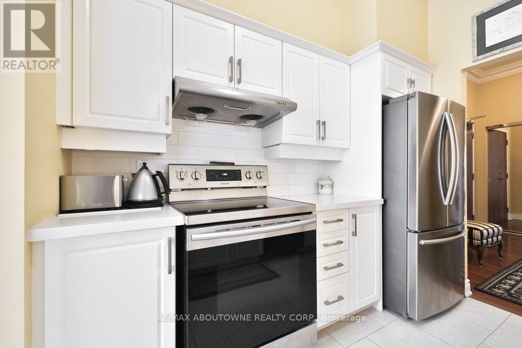 












801 - 2511 LAKESHORE ROAD W

,
Oakville (BR Bronte),




Ontario
L6L6L9

