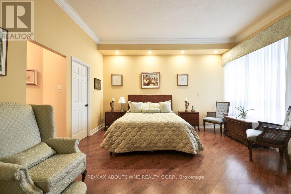 












801 - 2511 LAKESHORE ROAD W

,
Oakville (BR Bronte),




Ontario
L6L6L9

