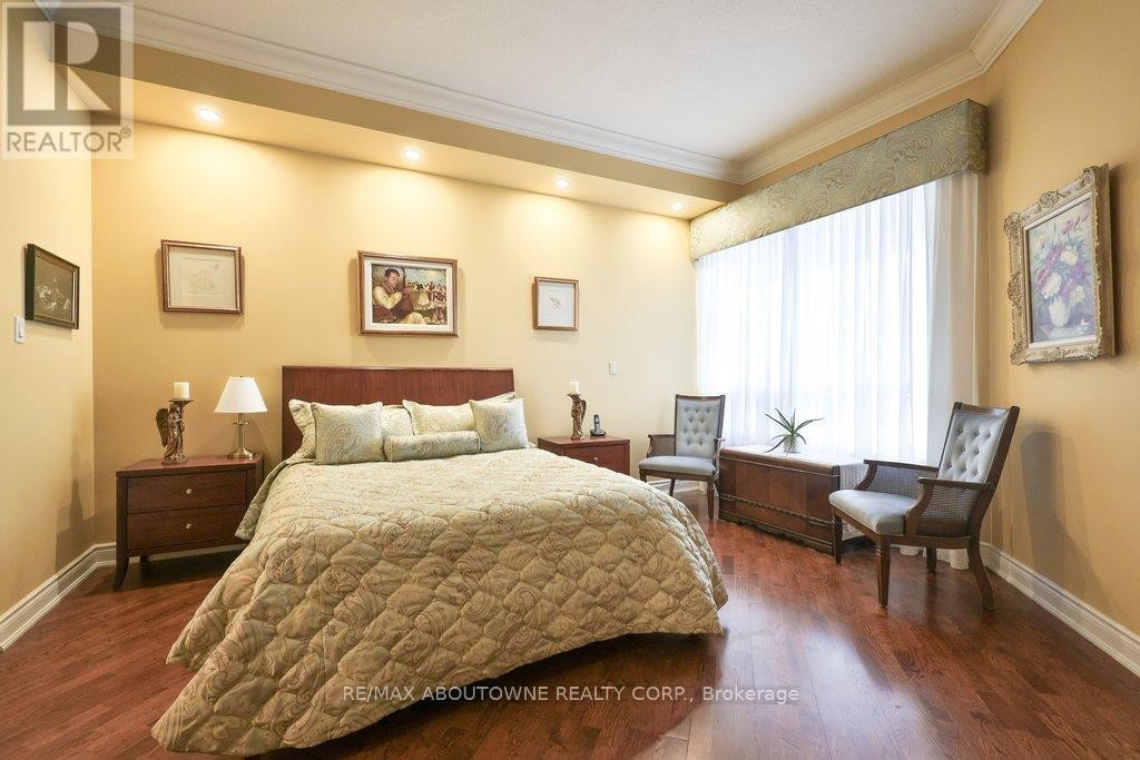 












801 - 2511 LAKESHORE ROAD W

,
Oakville (BR Bronte),




Ontario
L6L6L9

