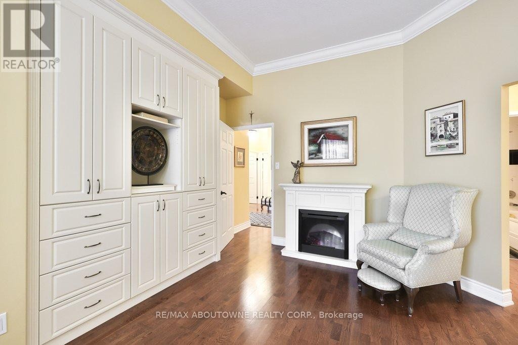 












801 - 2511 LAKESHORE ROAD W

,
Oakville (BR Bronte),




Ontario
L6L6L9

