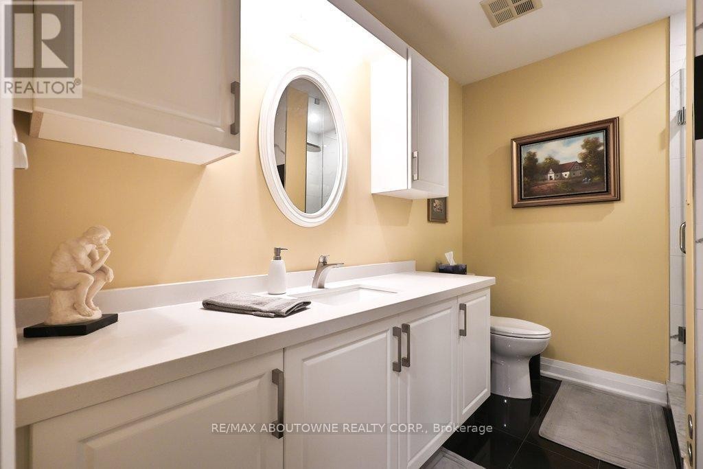 












801 - 2511 LAKESHORE ROAD W

,
Oakville (BR Bronte),




Ontario
L6L6L9

