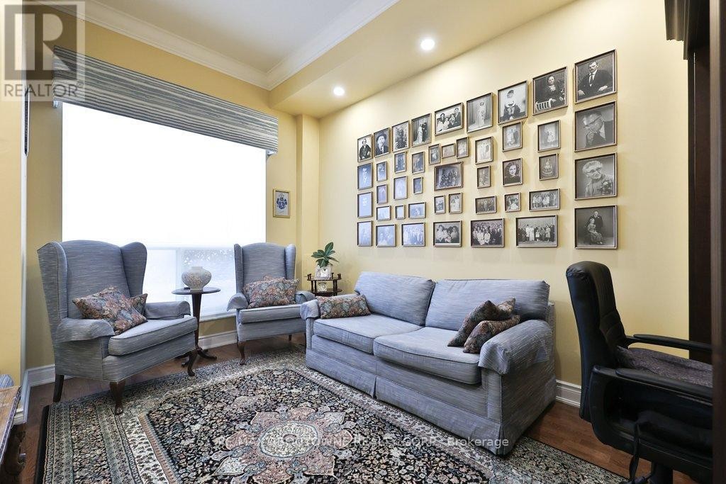 












801 - 2511 LAKESHORE ROAD W

,
Oakville (BR Bronte),




Ontario
L6L6L9

