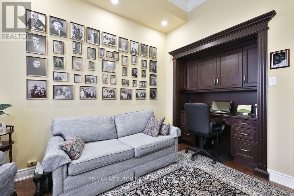












801 - 2511 LAKESHORE ROAD W

,
Oakville (BR Bronte),




Ontario
L6L6L9

