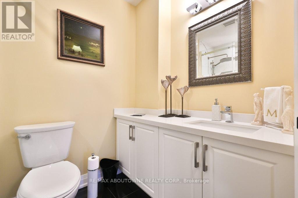 












801 - 2511 LAKESHORE ROAD W

,
Oakville (BR Bronte),




Ontario
L6L6L9

