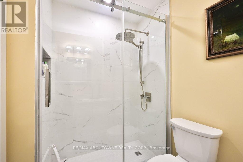 












801 - 2511 LAKESHORE ROAD W

,
Oakville (BR Bronte),




Ontario
L6L6L9

