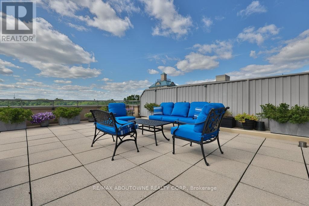 












801 - 2511 LAKESHORE ROAD W

,
Oakville (BR Bronte),




Ontario
L6L6L9

