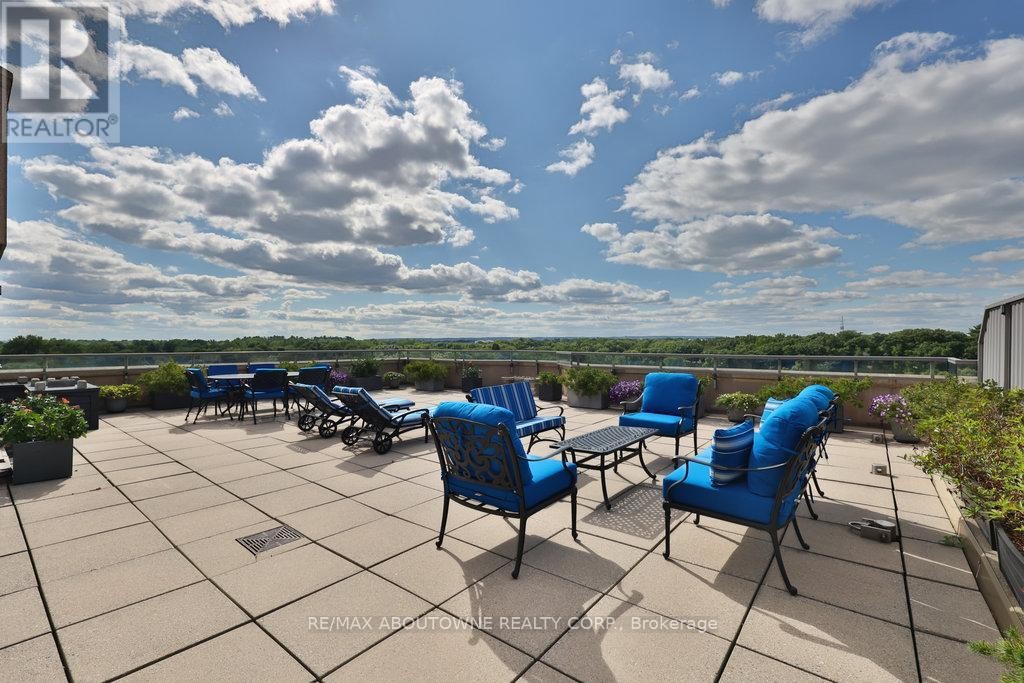 












801 - 2511 LAKESHORE ROAD W

,
Oakville (BR Bronte),




Ontario
L6L6L9

