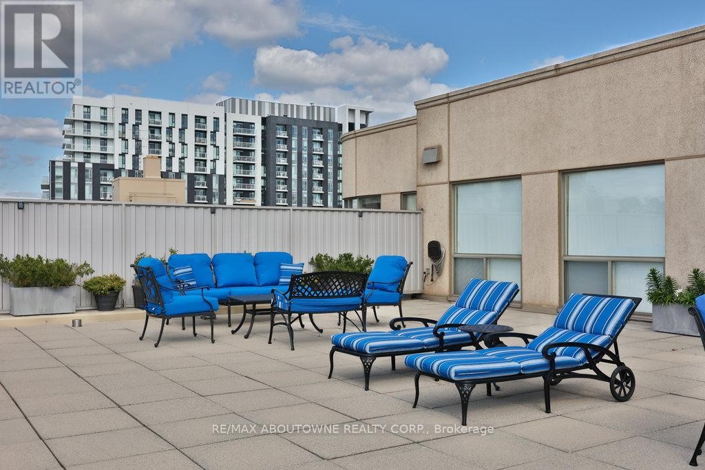 












801 - 2511 LAKESHORE ROAD W

,
Oakville (BR Bronte),




Ontario
L6L6L9

