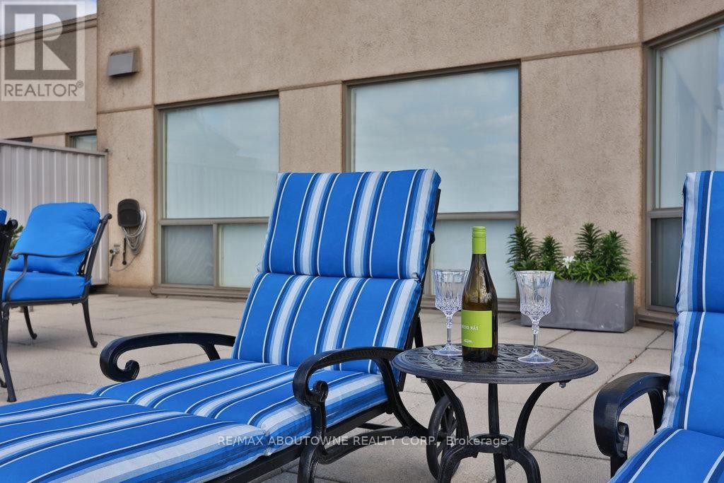 












801 - 2511 LAKESHORE ROAD W

,
Oakville (BR Bronte),




Ontario
L6L6L9

