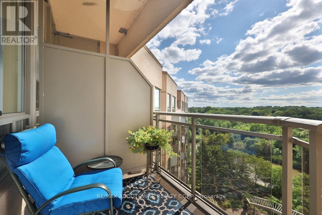 












801 - 2511 LAKESHORE ROAD W

,
Oakville (BR Bronte),




Ontario
L6L6L9


