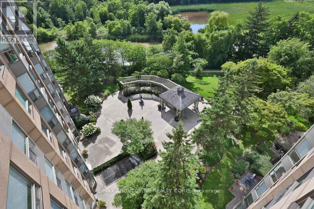 












801 - 2511 LAKESHORE ROAD W

,
Oakville (BR Bronte),




Ontario
L6L6L9

