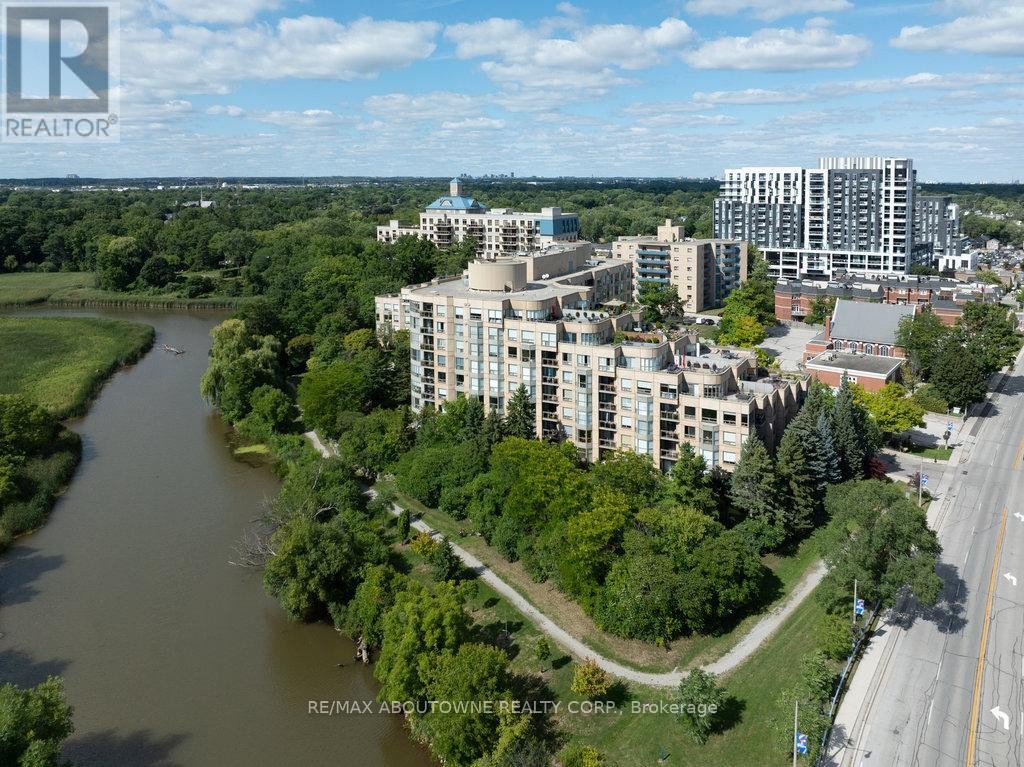 












801 - 2511 LAKESHORE ROAD W

,
Oakville (BR Bronte),




Ontario
L6L6L9

