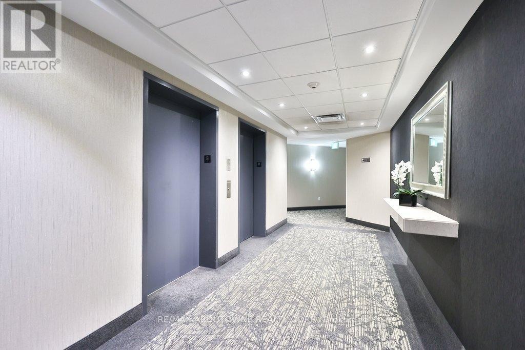 












801 - 2511 LAKESHORE ROAD W

,
Oakville (BR Bronte),




Ontario
L6L6L9


