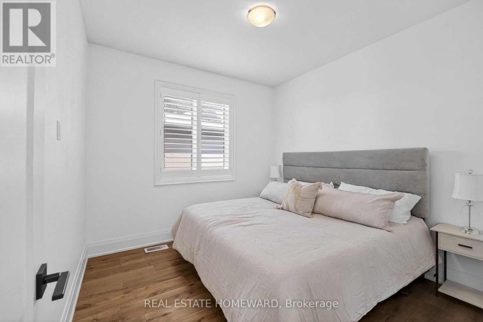 












3329 VERNON POWELL DRIVE

,
Oakville (GO Glenorchy),




Ontario
L6H0Y4

