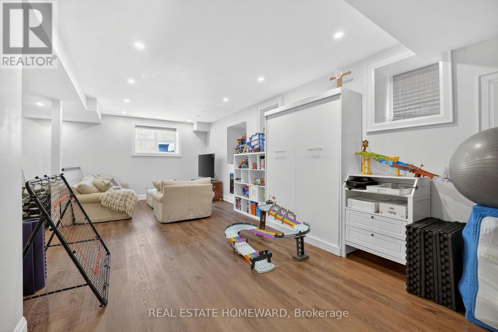 












3329 VERNON POWELL DRIVE

,
Oakville (GO Glenorchy),




Ontario
L6H0Y4

