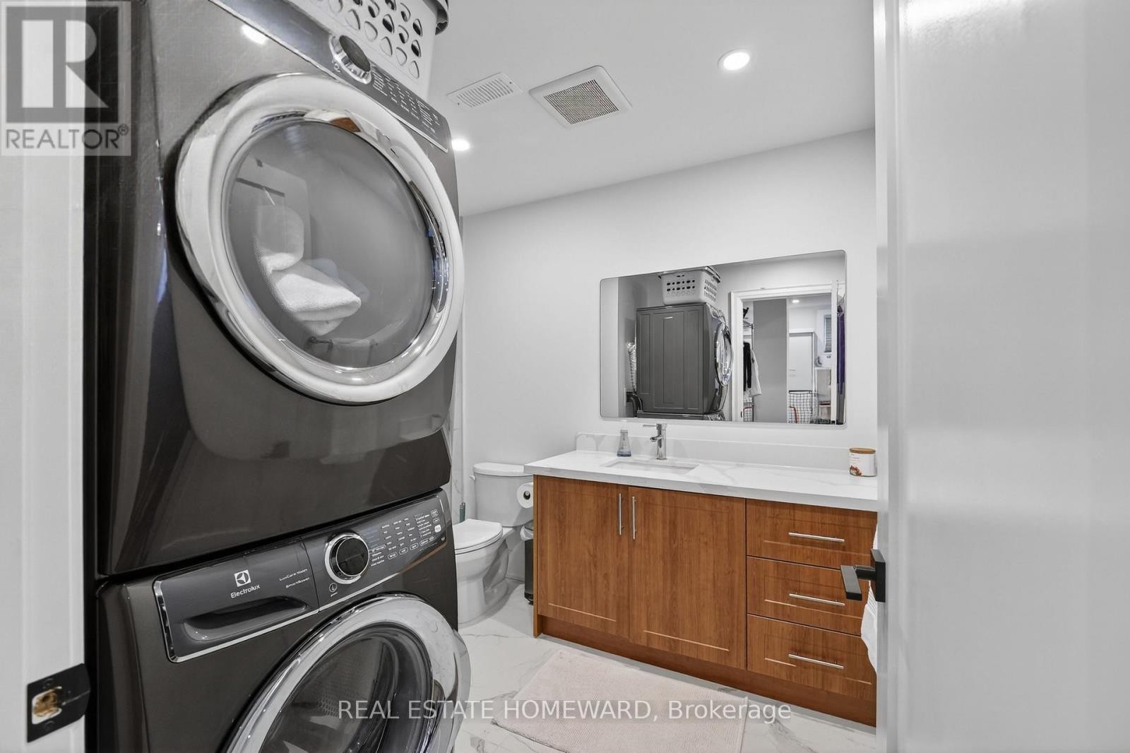 












3329 VERNON POWELL DRIVE

,
Oakville (GO Glenorchy),




Ontario
L6H0Y4

